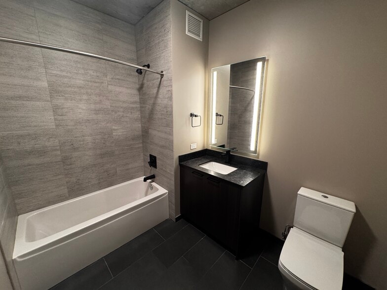 Building Photo - 26 N Sangamon St