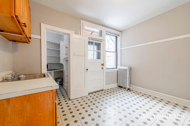 Building Photo - 6038 N Hermitage-1