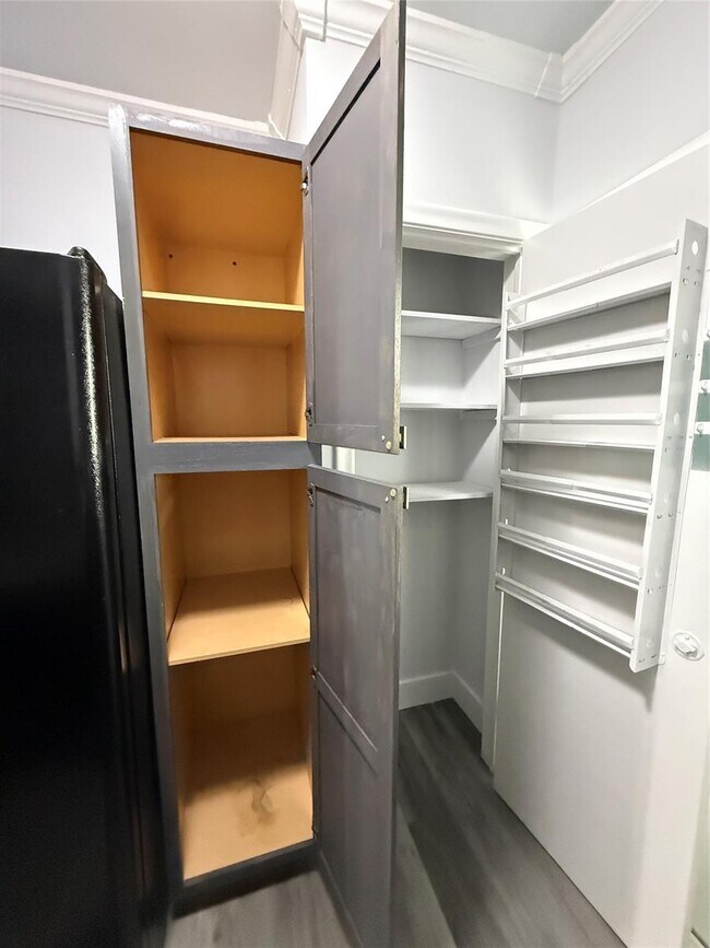 Building Photo - 2121 NE 42nd Ct