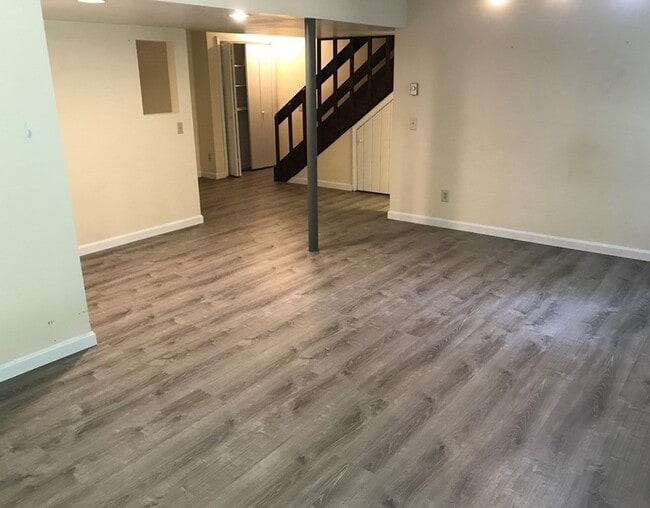 Building Photo - 116 Russet Ln