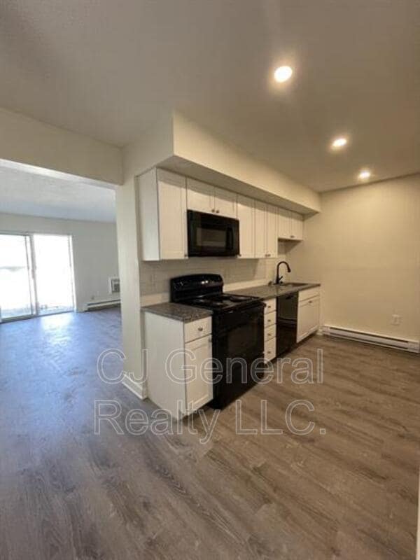 Building Photo - 106 Broad St