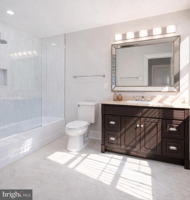 Building Photo - 2127 Leroy Pl NW