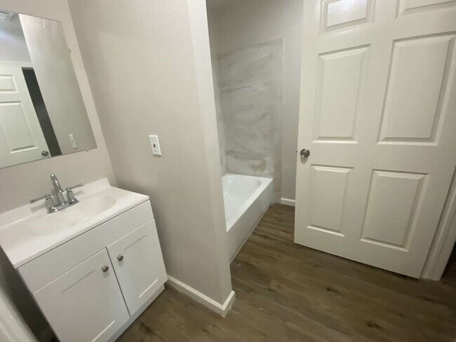 Building Photo - 1048 Cypress Lakes Cir