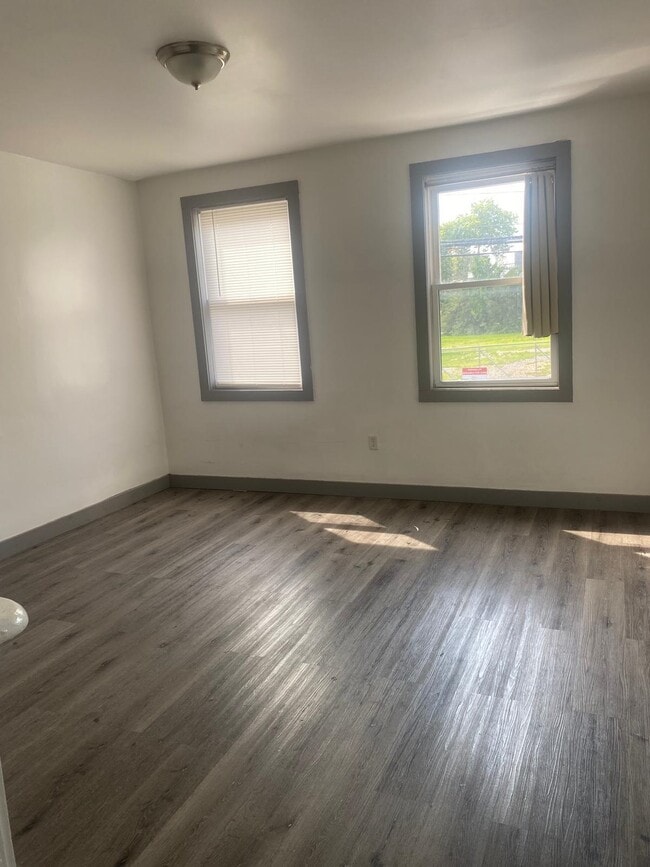 Building Photo - 158 Summit Ave