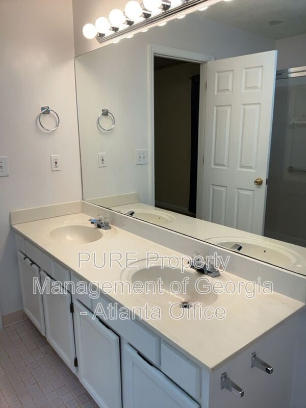 Building Photo - 1195 Parkwood Chase NW