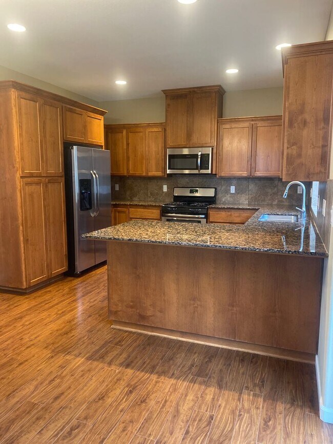 Building Photo - CLEAN AND QUIET 3bd/2ba West Salem Home - ...