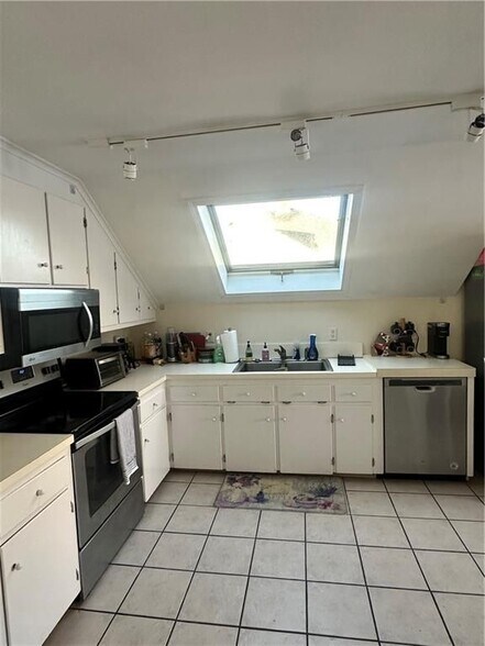 Building Photo - 20 Annandale Rd