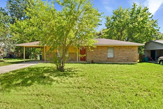 Primary Photo - 112 Laurie Ln