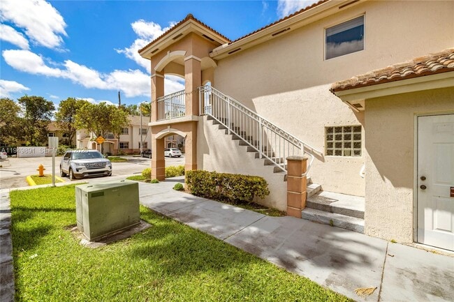 Building Photo - 1261 SE 28th Ct