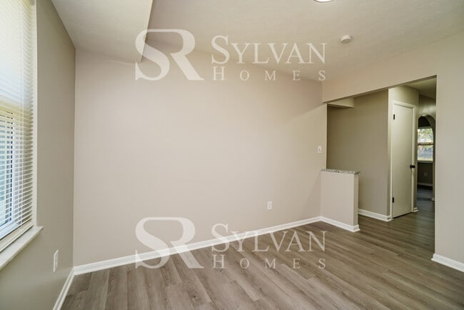 Building Photo - Prepare to fall in love with this 3 bedroo...