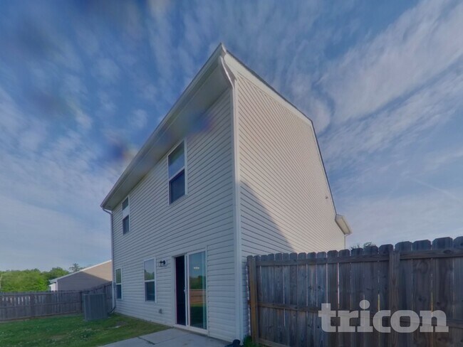 Building Photo - 1225 Standing Oak Dr
