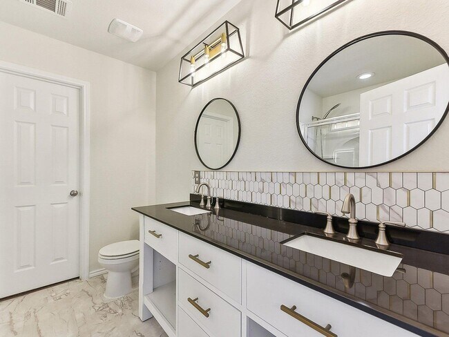 Building Photo - 600 Saturnia Dr