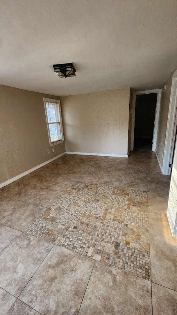 Building Photo - 2 Bed 1 Bath in the University Add Near Paseo and 23rd St Restaurants