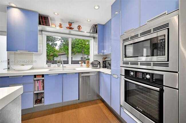 Building Photo - 2120 NE 204th St