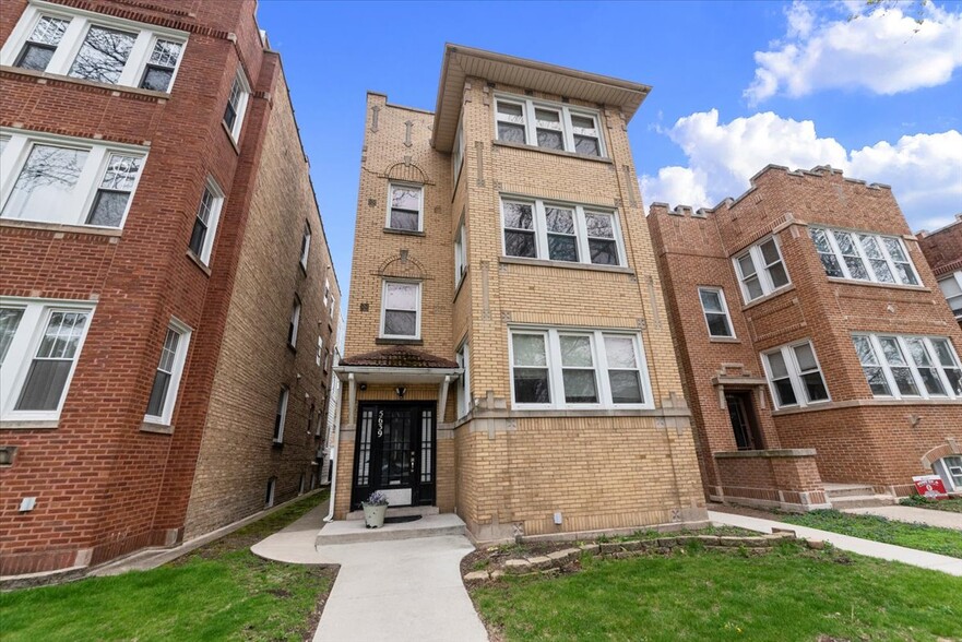 Primary Photo - 5639 N Artesian Ave