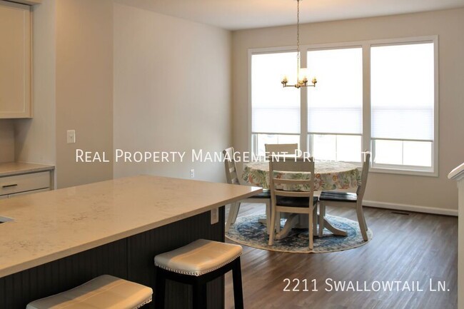 Building Photo - 2211 Swallowtail Ln