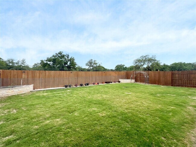 Building Photo - 1600 Longhorn Ranch Dr