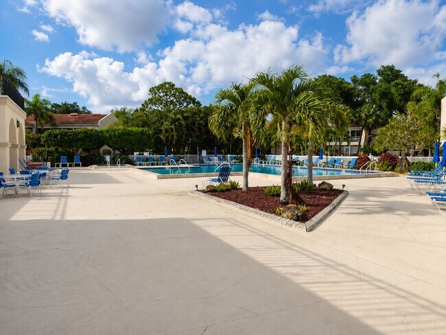 Building Photo - FOR RENT – STUNNING 2 BEDROOM / 2 BATH CONDO IN BRADENTON