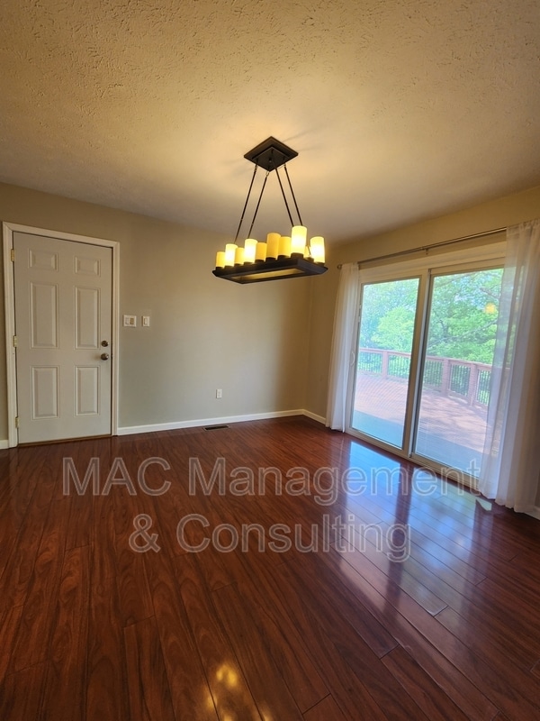 Building Photo - 1606 Brookdale Ave
