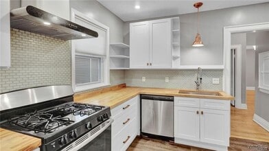 Building Photo - 2528 Main St