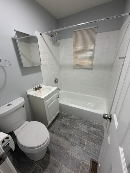 Building Photo - 735 Alabama Ave SE