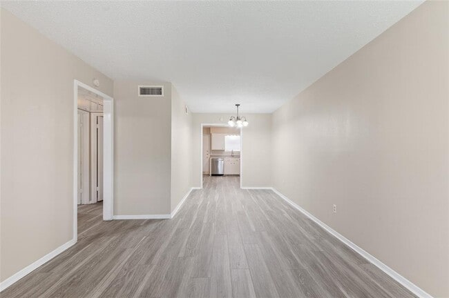 Building Photo - 233 W Tri Oaks Ln