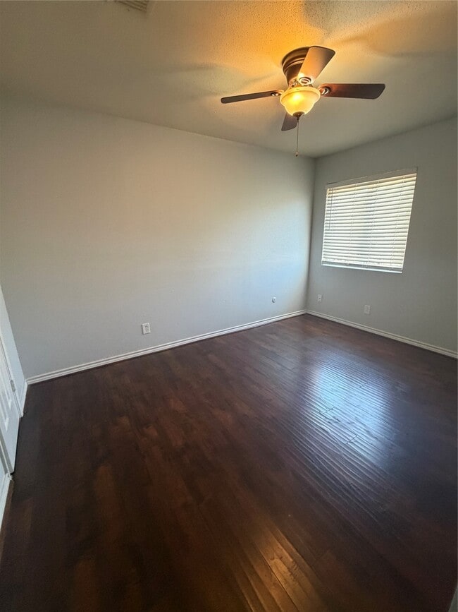 Building Photo - 732 Memorial Mews St