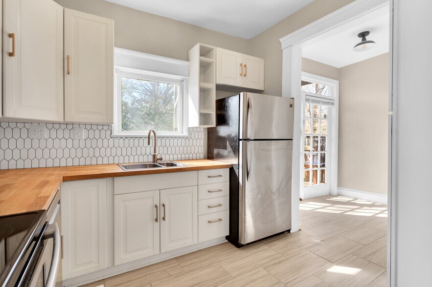 kitchen - 1050 Tilden St NW