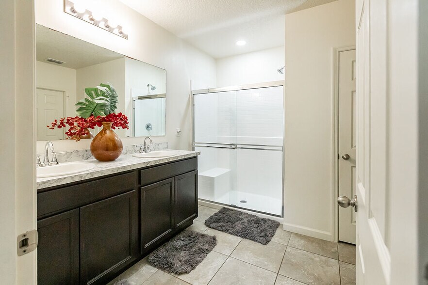 Building Photo - 1219 SW Patricia Ave