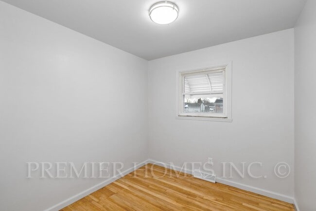 Building Photo - 3812 Root Ave NE