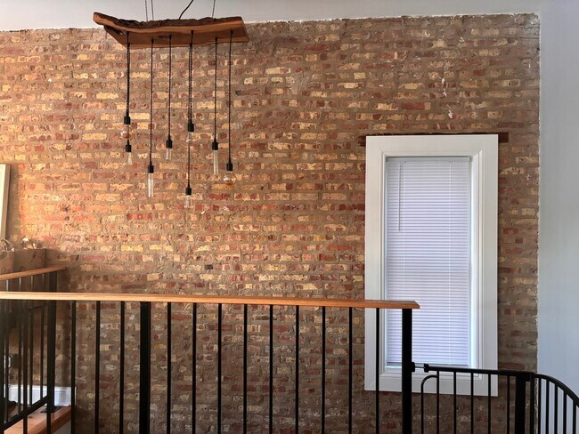 Building Photo - 5906 W Midway Park