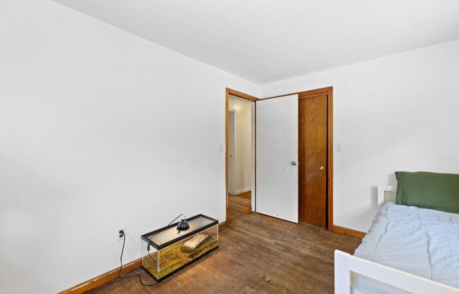 Building Photo - 16 Rena Ave