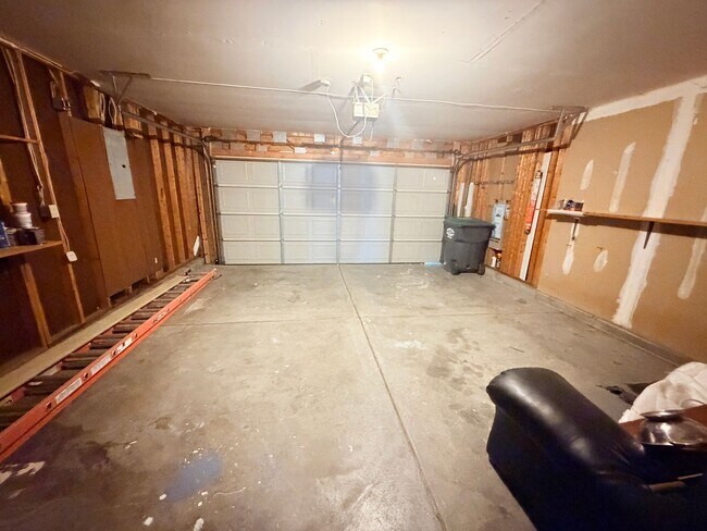 Building Photo - 1555 Blue Brook Way