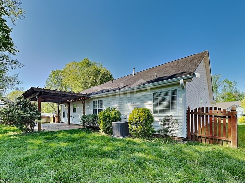 Building Photo - 1795 Pebble Run Ln