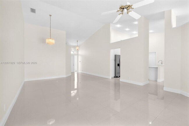 Building Photo - 17194 Ventana Dr