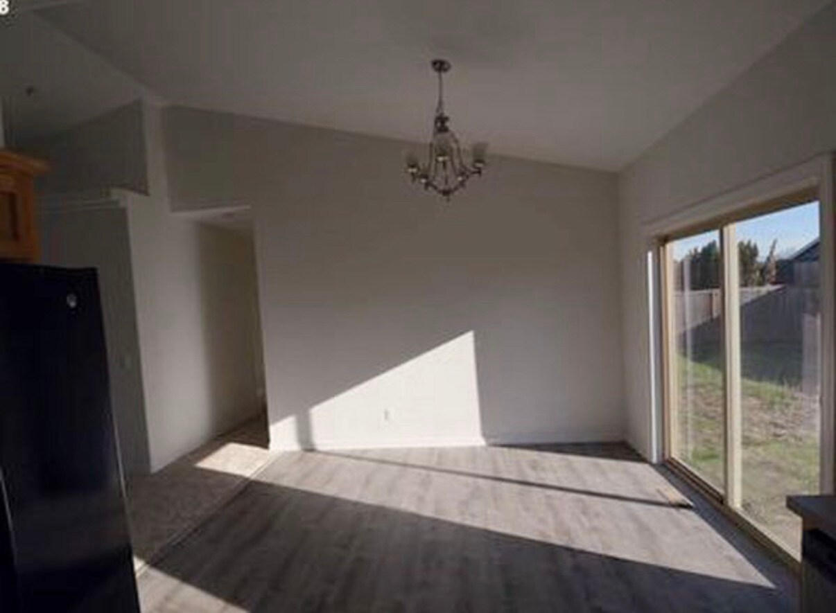 Building Photo - 758 Meadowlawn Pl