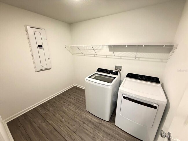 Building Photo - 4212 SW 82nd Ln