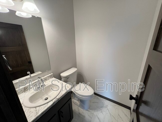 Building Photo - 3405 CHALICE Pl