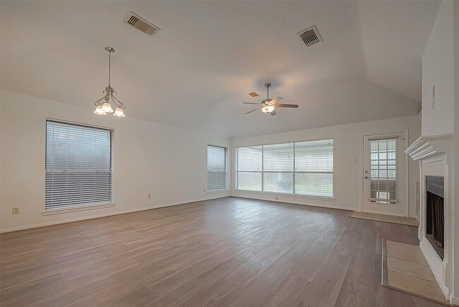 Building Photo - 4431 Duesenberg Dr