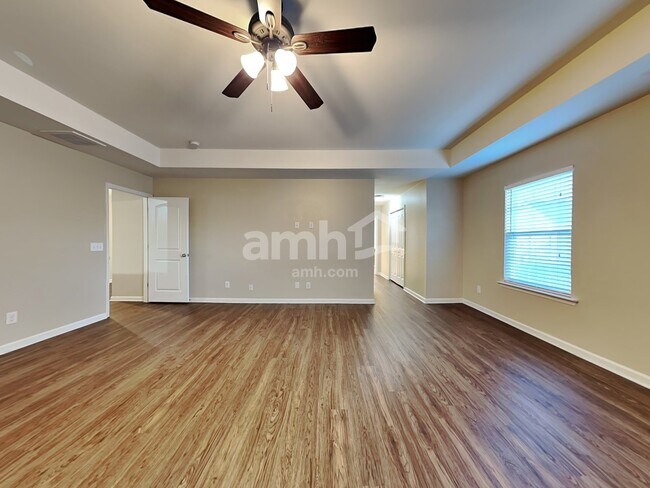 Building Photo - 298 Scarlett Ln