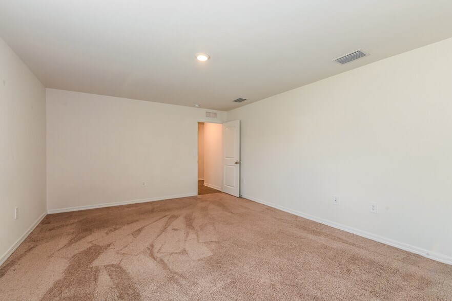 Building Photo - 2534 Atwater Dr