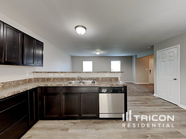Building Photo - 887 Brookshire Dr