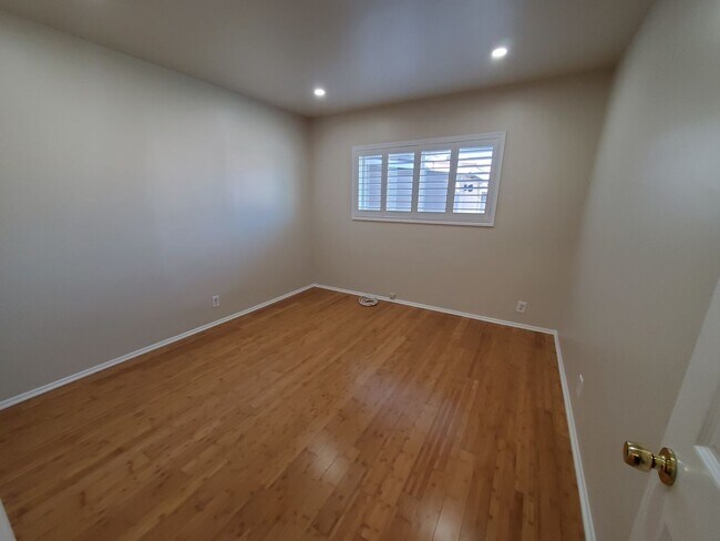 Building Photo - Spacious 3-Bedroom Single Family House with bonus room in Torrance- $4,400/month