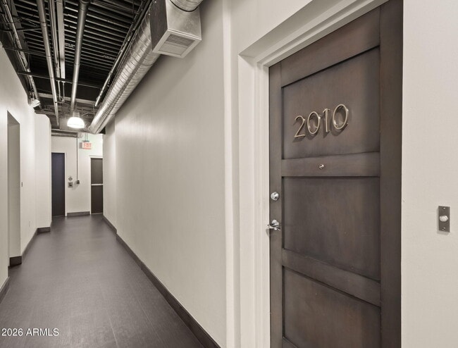 Building Photo - 4020 N Scottsdale Rd