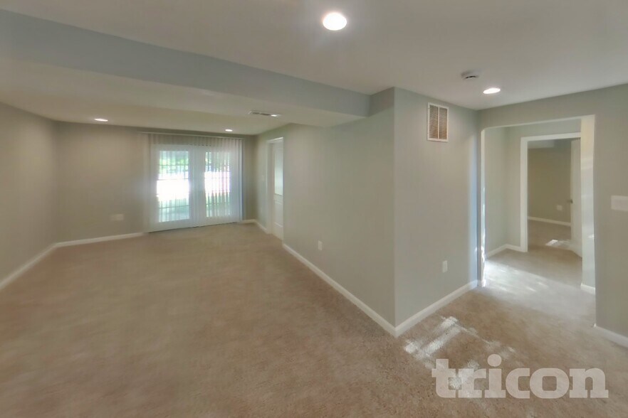 Building Photo - 808 Ruxshire Dr