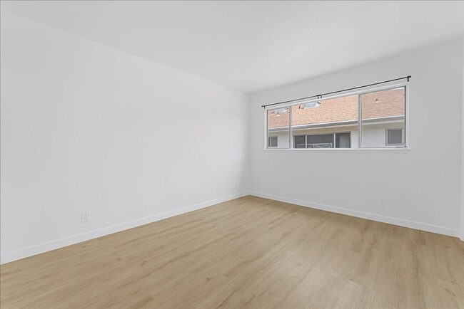 Building Photo - 1441 S Hayworth Ave