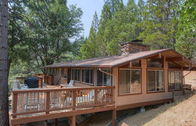 Building Photo - 2650 English Ln