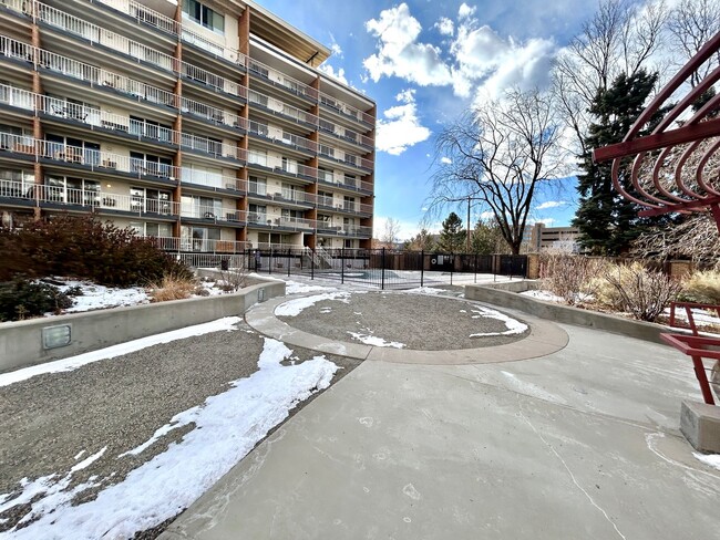 Building Photo - Cozy 1 Bed 1 Bath Condo in Denver Around t...