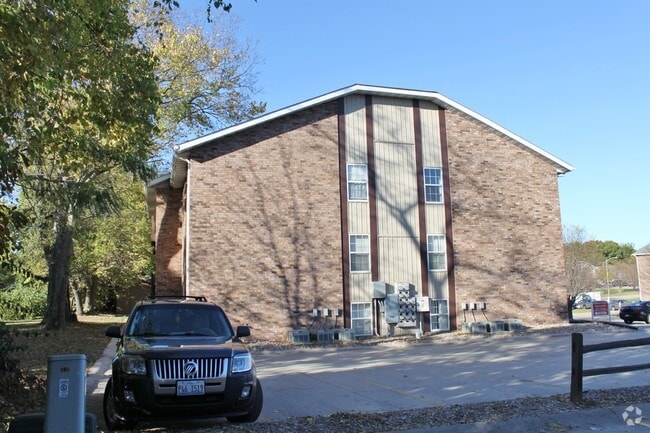 Building Photo - Club Centre