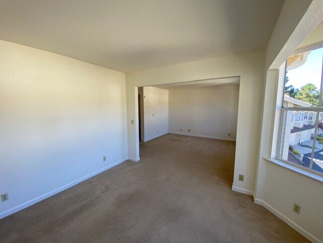 Building Photo - 15 Glen Lake Dr